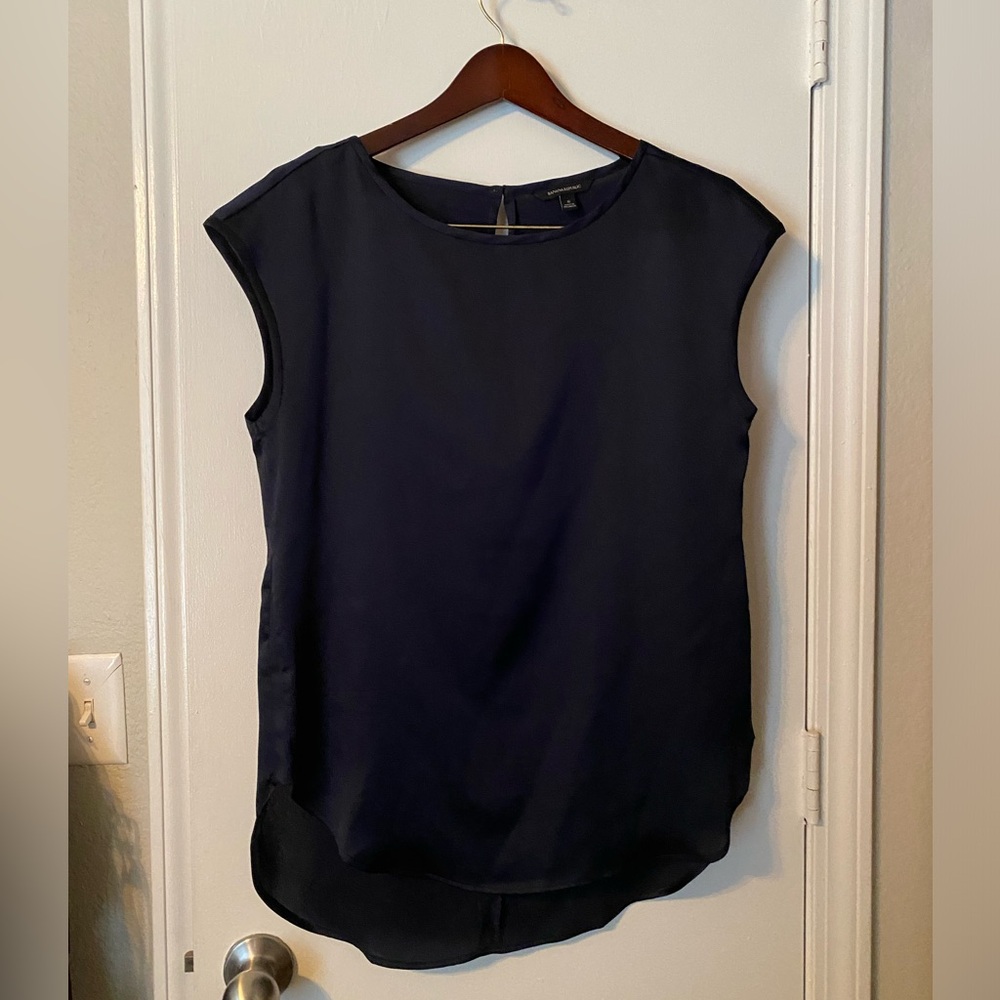 Banana republic top, size S/M, preowned, very light
